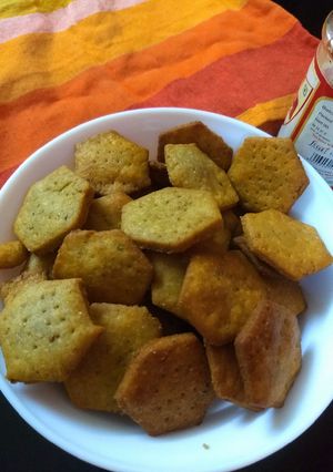 A picture of Salted atta biscuits.