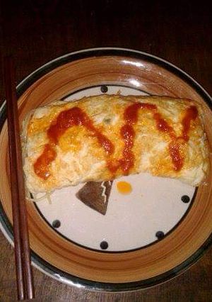 A picture of Noodles in wrapped Omellets.