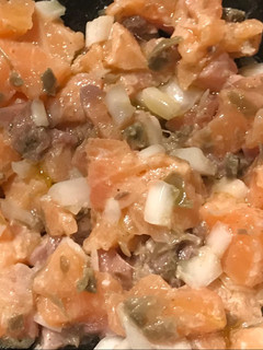 Una foto de Tartar de salmón