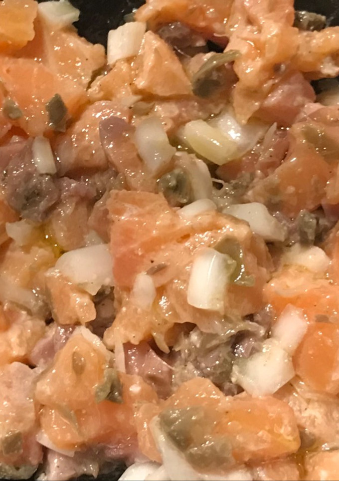 Una foto de Tartar de salmón