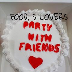 A picture of Vanilla cream cake.