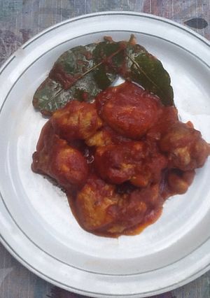 Foto principal de Pollo al ajillo con tomate, curry y vino blanco