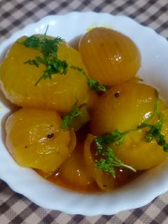 આખી ડુંગળી નુ શાક (Akhi Dungli Shak Recipe In Gujarati) રેસીપી મુખ્ય ફોટો