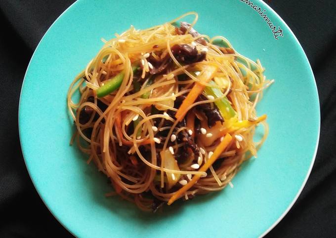 Japchae - korean noodle