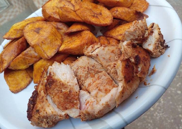 Easy Recipe: Tasty Grilled chicken breast with fried plantain