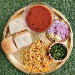 A picture of Misal Pav.