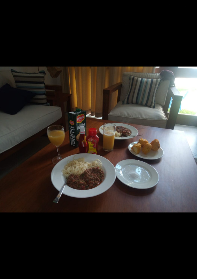 A picture of Spaghetti and minced meat with viazi karai.
