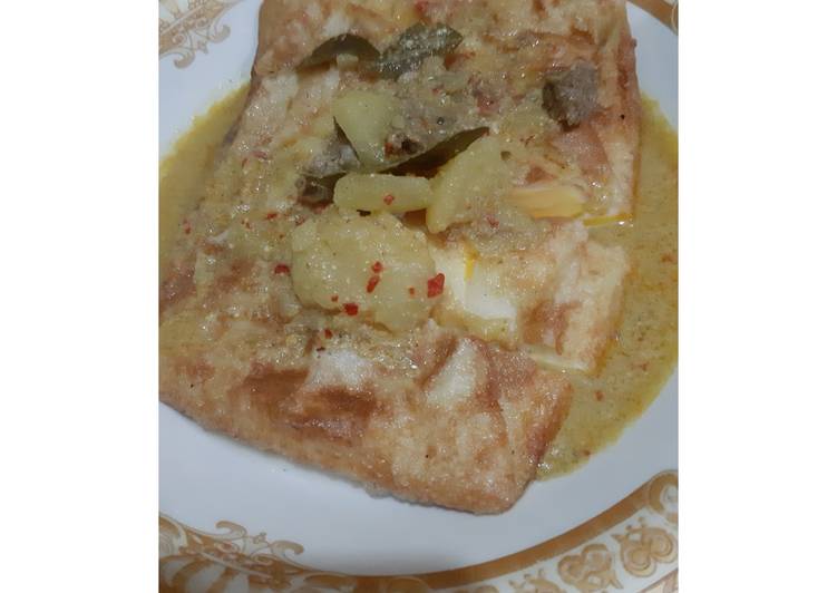 Martabak telur dan sayur kuah kari