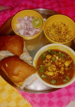 A picture of Misal Pav.
