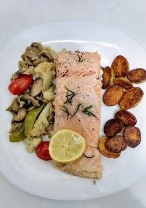 Una foto de Salmón a la manteca y limón