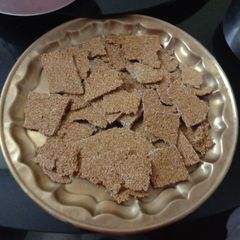 A picture of Til chikki.