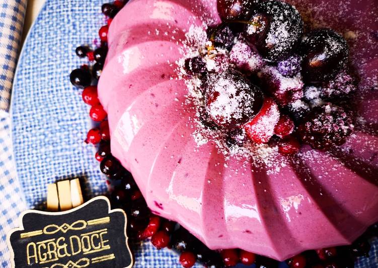 Pudim de cereja e requeijão