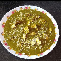 A picture of Palak paneer.