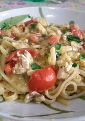 Foto di Linguine al cefalo con crema di zucchine e pomodorini