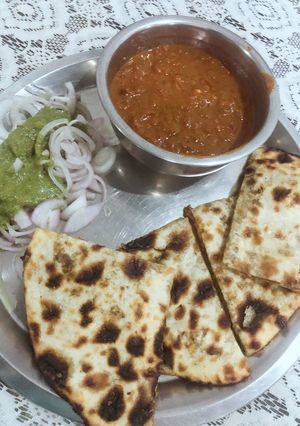 A picture of Keema nan with mutton grevy.