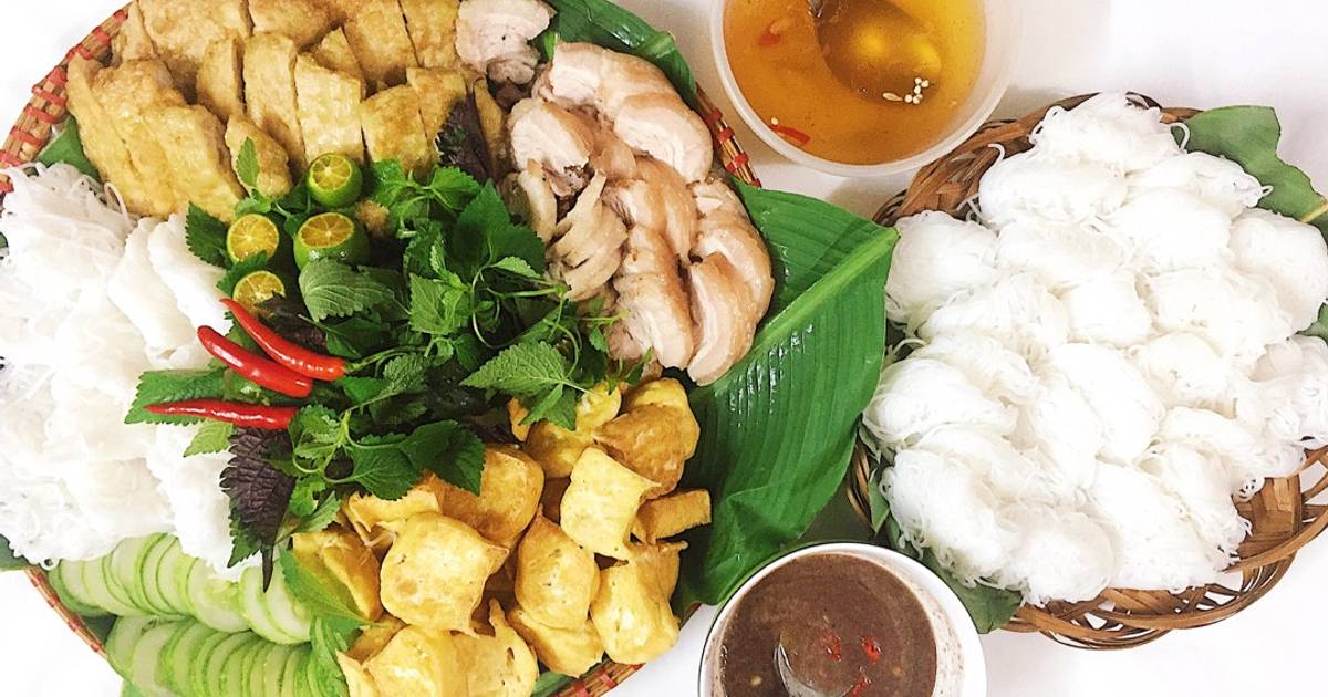 Nudeln mit Garnelenpaste und Garnelen Suchterregendes Essen in Hanoi