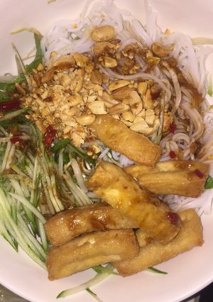 Hình của món Bún Nước Tương Tỏi Ớt.