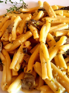 Una foto de Pasta "casareccia" con champiñones y salsa de curry #cumplimos8