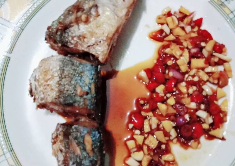 Ikan goreng sambel kecap