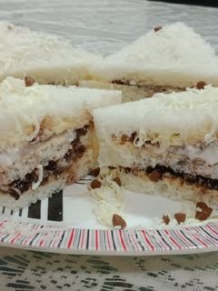 આઈસ્ક્રીમ સેન્ડવીચ(Chocolate Sandwich Recipe in Gujarati) રેસીપી મુખ્ય ફોટો