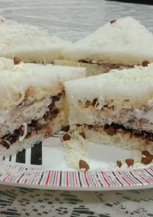 આઈસ્ક્રીમ સેન્ડવીચ(Chocolate Sandwich Recipe in Gujarati) રેસીપી મુખ્ય ફોટો