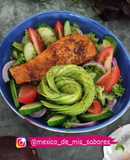 💥 ENSALADA DE SALMÓN A LA PLANCHA Y FLOR DE AGUACATE 💥