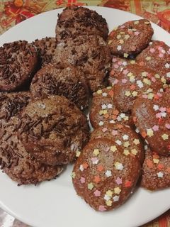 Una foto de Galletas de chocolate y almendras SIN harina ni mantequilla!