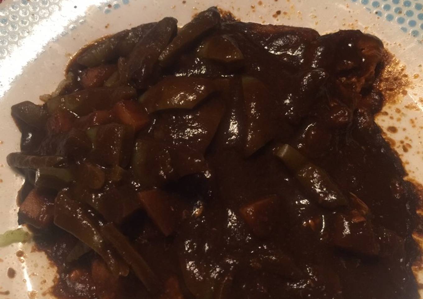 Bistec en pasilla con papas y nopales