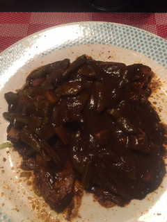 Una foto de Bistec en pasilla con papas y nopales