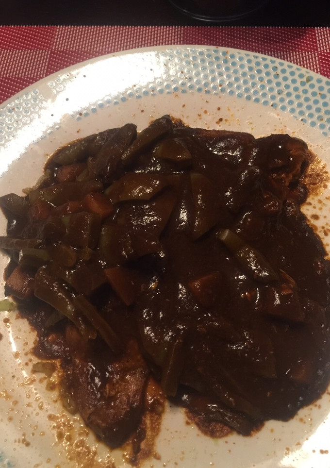Una foto de Bistec en pasilla con papas y nopales