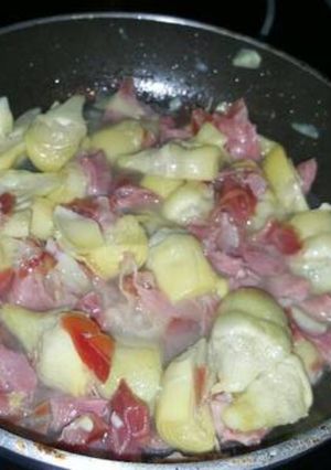 Una foto de Alcachofas en conserva con jamón serrano