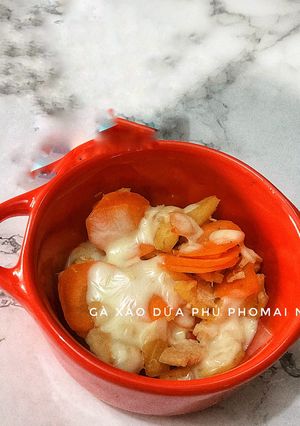 Hình của món Gà xào dứa phomai nướng.