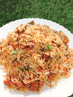 ஸ்மோக்கி லேயர் டிக்கா பிரியானி(smokey layer tikka biryani recipe in tamil) செய்முறை முக்கிய புகைப்படம்