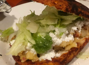Una foto de Pambazos de papas con chorizo
