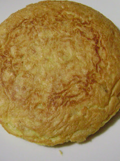 Una foto de Tortilla de patatas fritas de bolsa