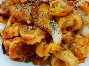 Una foto di tortellini prosciutto crudo e parmigiano ricette
