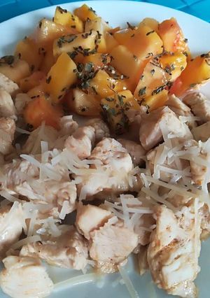 Fűszeres csirkemellfilé bazsalikomos őszibarack salsa-val recept fotója