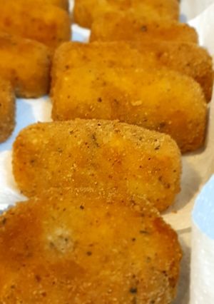 Una foto de Croquetas de papa, pollo, jamón y queso 😋