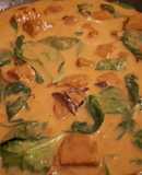 Curry indio de atún fresco y espinacas