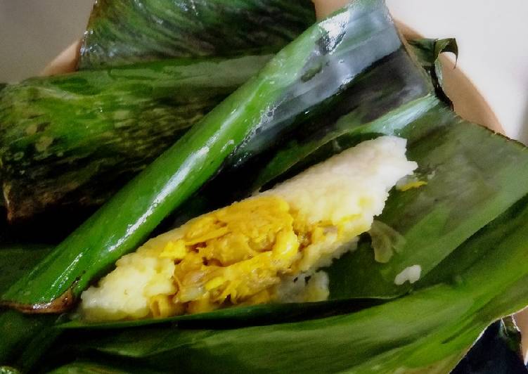 Langkah Mudah untuk Membuat Nasi Bakar Ayam suwir Bumbu Bali, Enak Banget