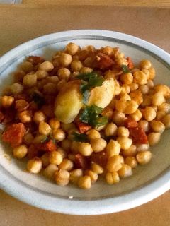 Una foto de Garbanzos rehogados con chorizo y pimentón