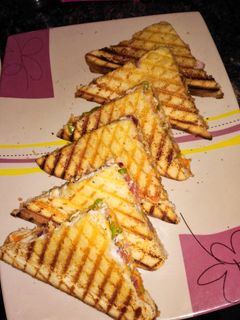 मिक्स वेज ग्रिल सैंडविच (mix veg grill sandwich recipe in hindi) रेसिपी मुख्य फोटो