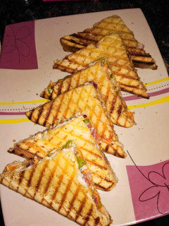 मिक्स वेज ग्रिल सैंडविच (mix veg grill sandwich recipe in hindi) रेसिपी मुख्य फोटो