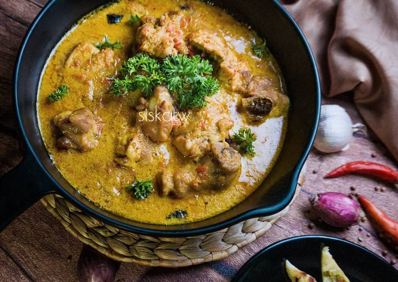 #129 Chicken Curry Milk with Garlic Naan Bread
