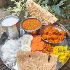 A picture of Thali Kathiyawadi.