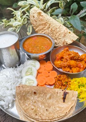 A picture of Thali Kathiyawadi.