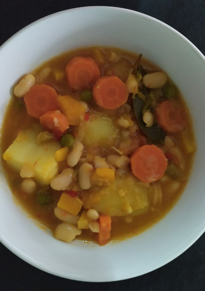 Una foto de Judías blancas con verduras