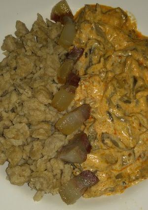 Tejfölös gomba nokedlivel recept fotója