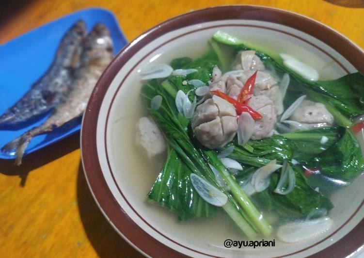 Langkah Mudah untuk Membuat Bening sawi bakso Anti Gagal