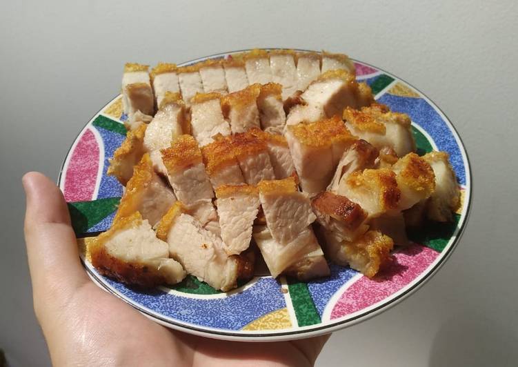 Langkah Mudah untuk Menyiapkan Crispy Pork Belly (Siobak) with Airfryer Anti Gagal